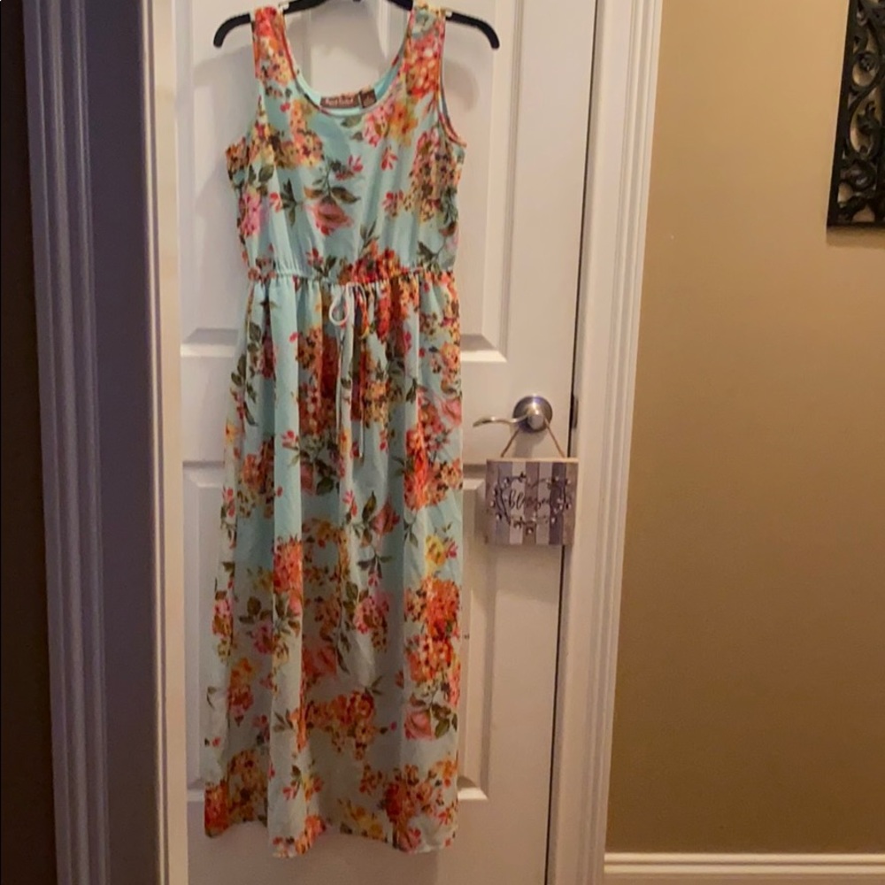 Ladies Dress Like New Medium Sleeveless